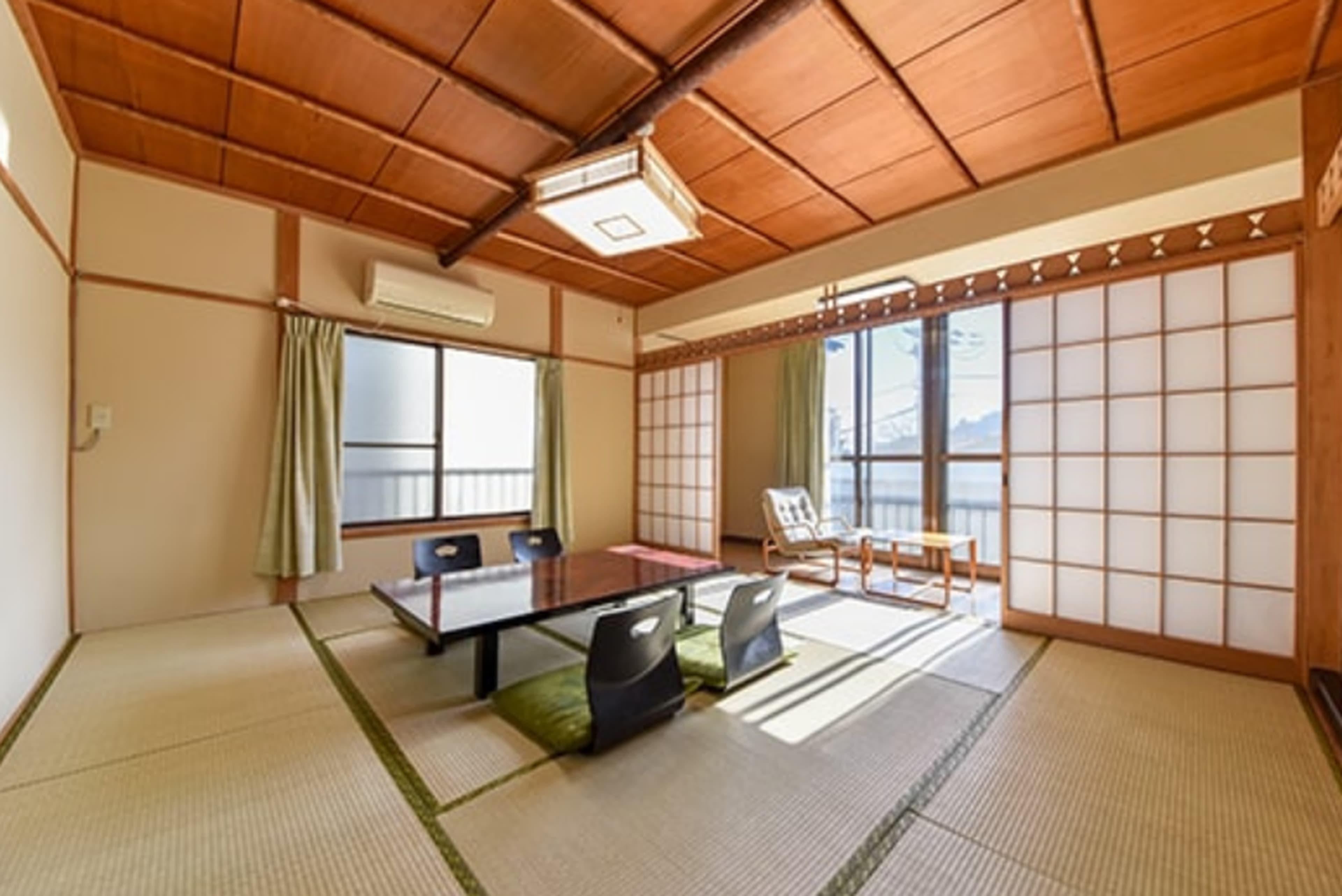 Operating Ryokan / 17 Rooms, Atami, Shizuoka