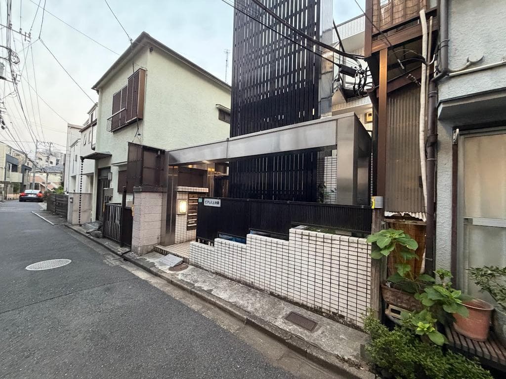 Peerless Kami-Ikebukuro / Whole Apartment Building (13 units), Tokyo photo 2