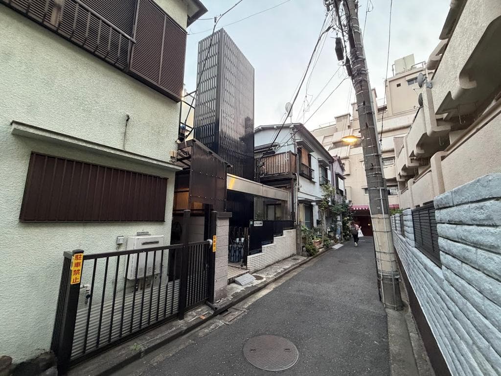 Peerless Kami-Ikebukuro / Whole Apartment Building (13 units), Tokyo photo 3