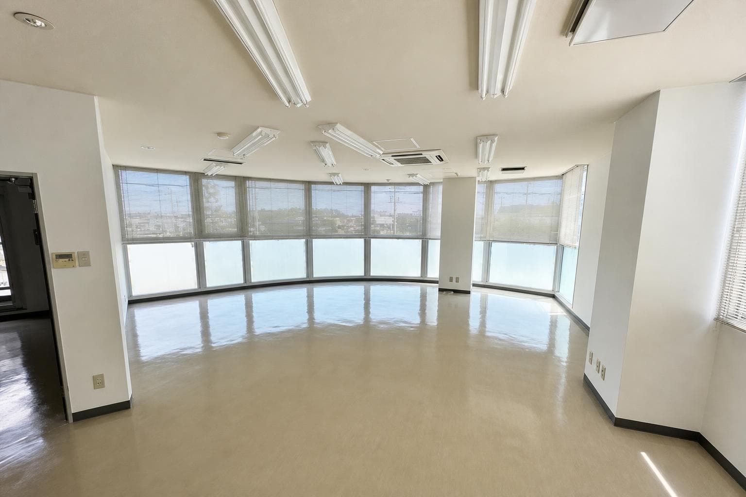CREO V Building / Retail & Office Building, Mito photo 2