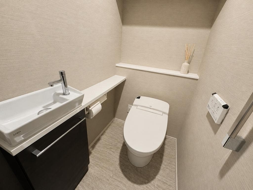 Shinagawa East City Tower / 2LDK Condominium, Tokyo photo 9
