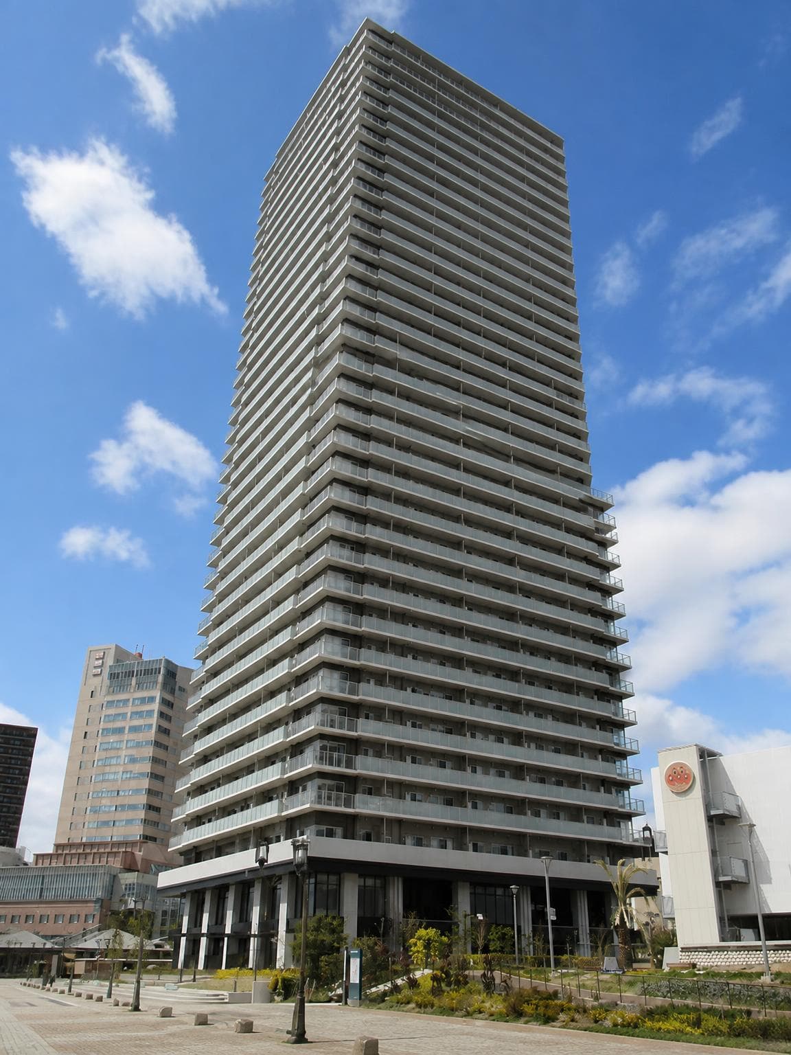 The Parkhouse Kobe Harborland Tower / Condominium, Kobe photo 4