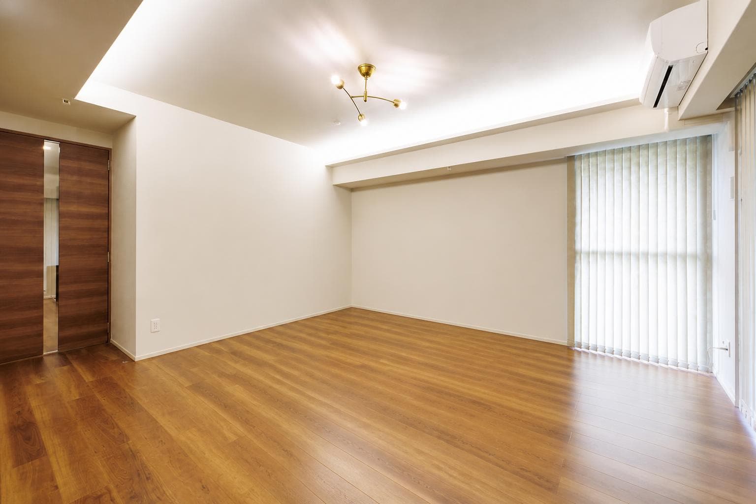 Laurel Tower Shinsaibashi / 2LDK, Osaka photo 3