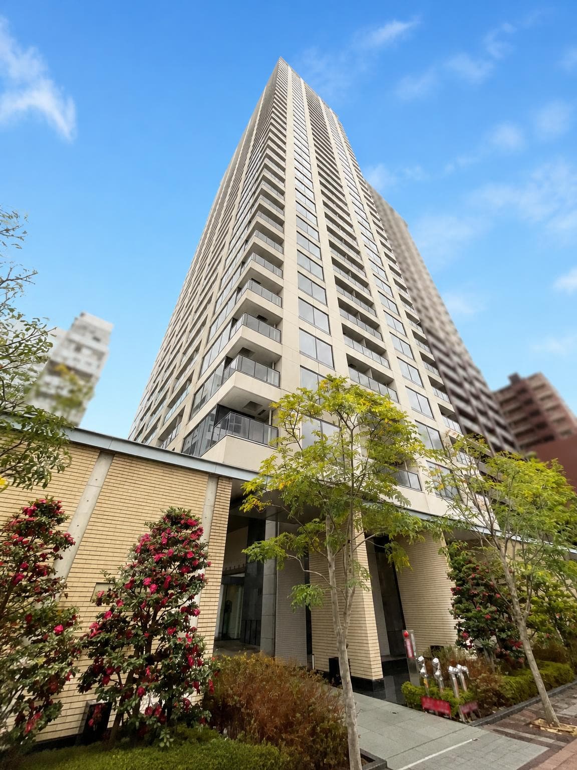 Crevia Tower Nakanoshima / 3LDK, Osaka photo 3