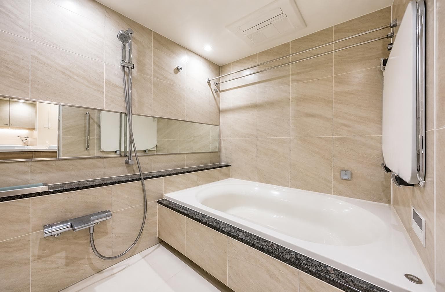 2LDK Condominium | Brillia Tower Nishijin PRALIVA, Nishijin, Fukuoka photo 2