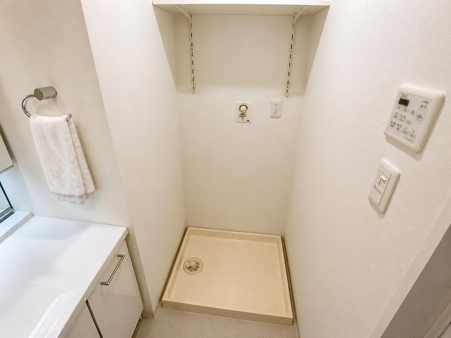 Park Tower Higashi-Nakano / Condominium, Tokyo photo 9