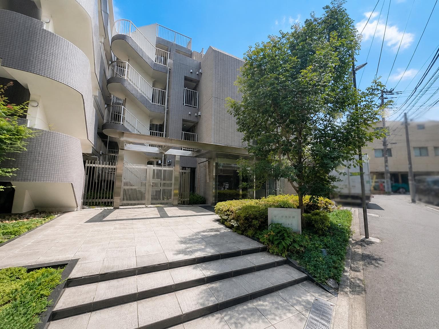 Duo Higashi-Nakano Southern Hills / Condominium, Tokyo