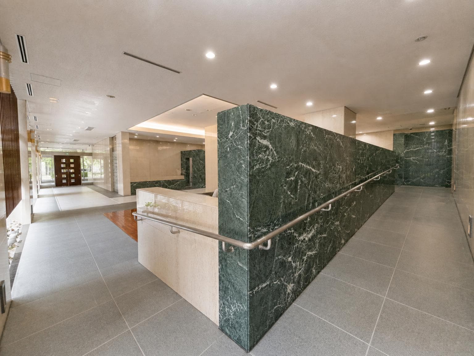 Tokyo Residence / Condominium, Tokyo photo 2