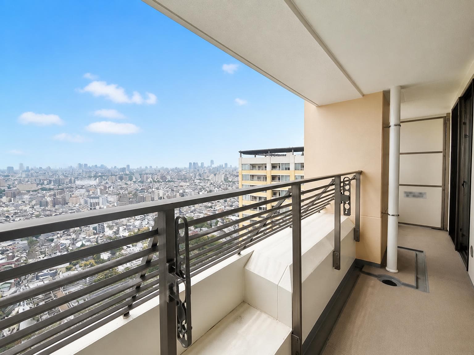 Station Garden Tower / Condominium, Tokyo photo 12