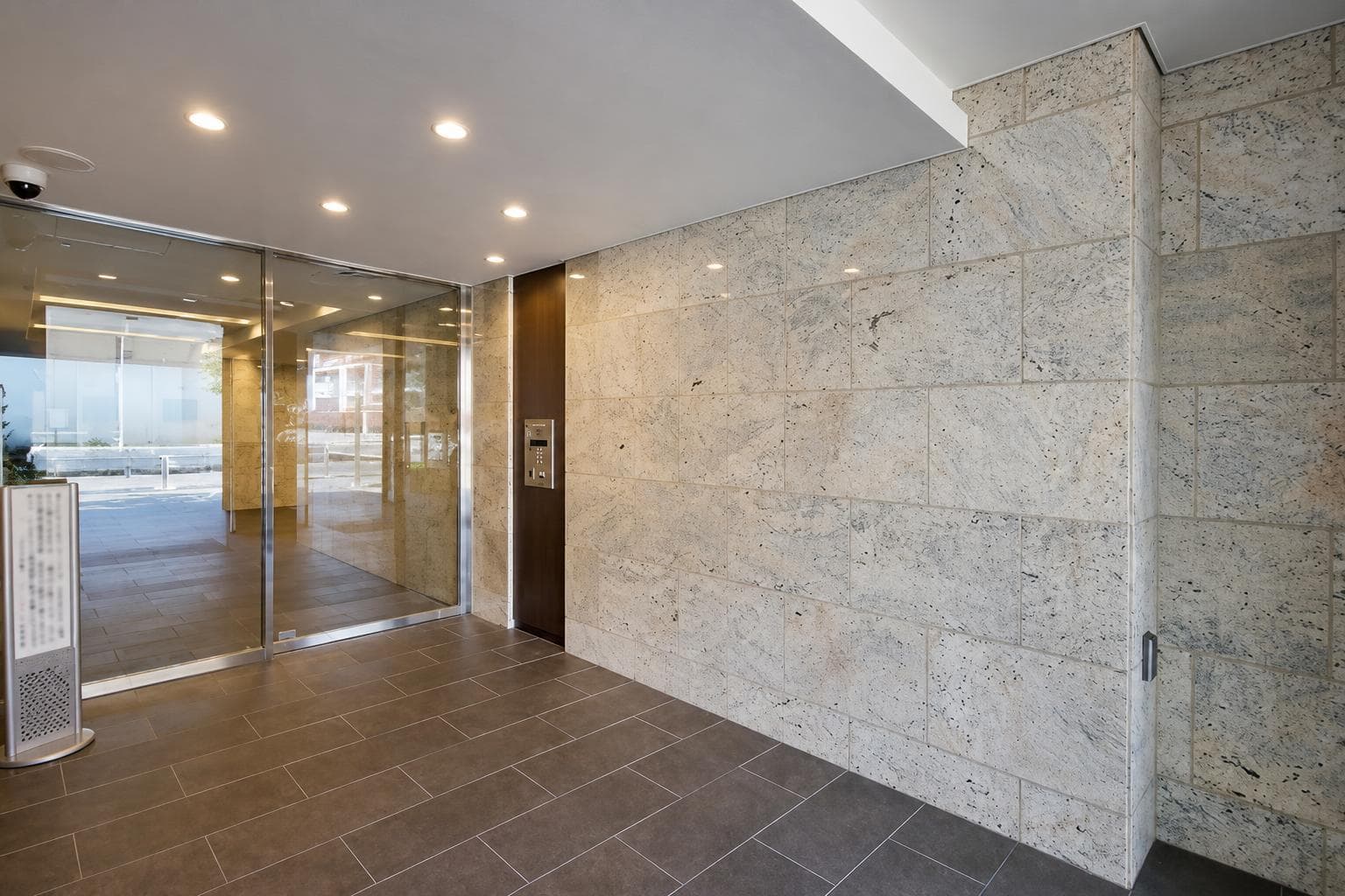 Chalier Kameido Leading East / Condominium, Tokyo photo 3