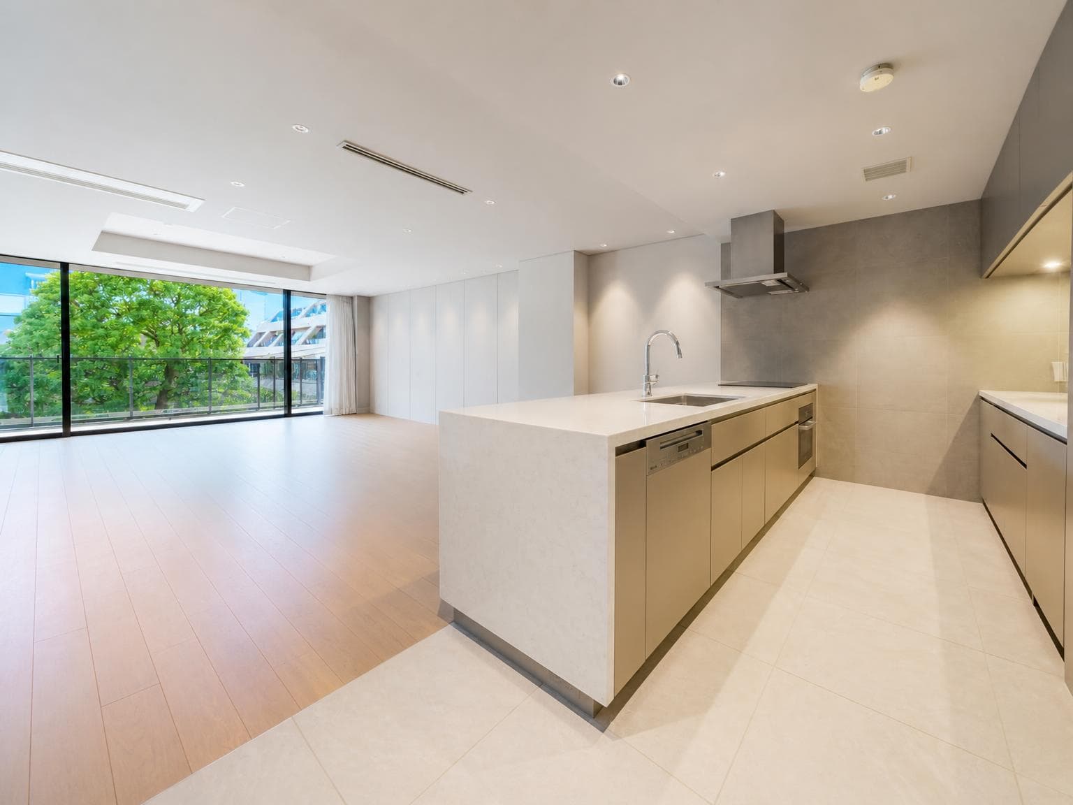 Crest Court Sadohara, 3F Southwest-Facing 3LDK photo 3