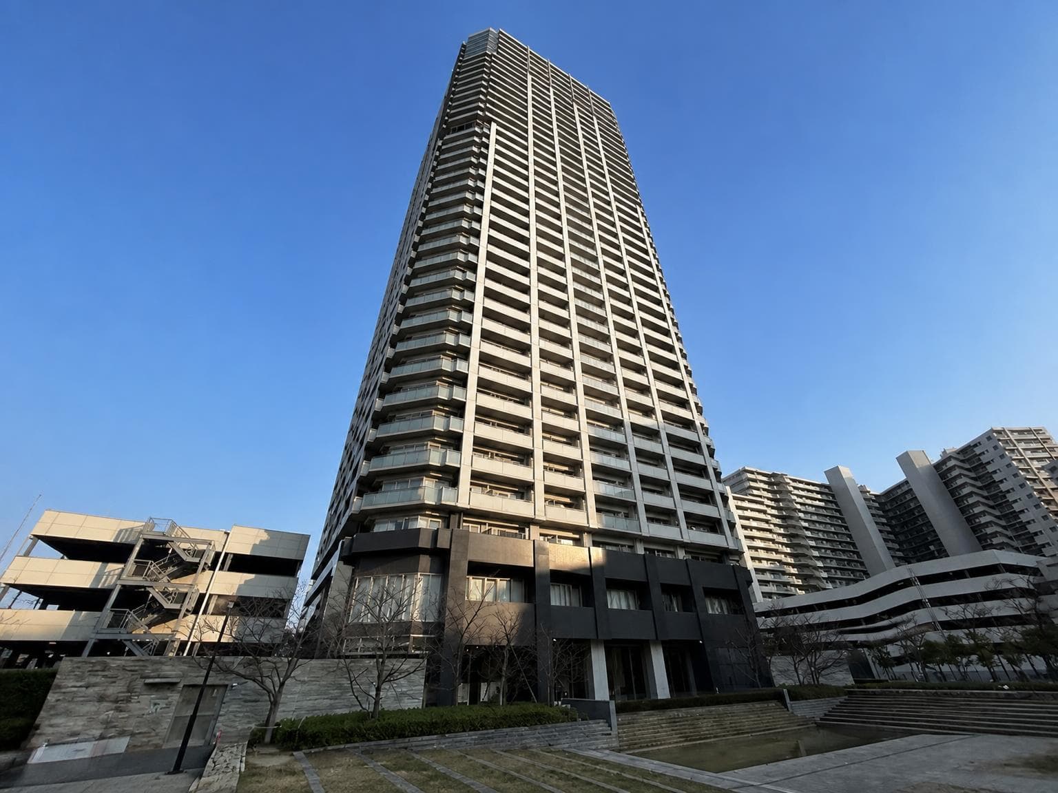 St. Place Tower / Condominium, Osaka photo