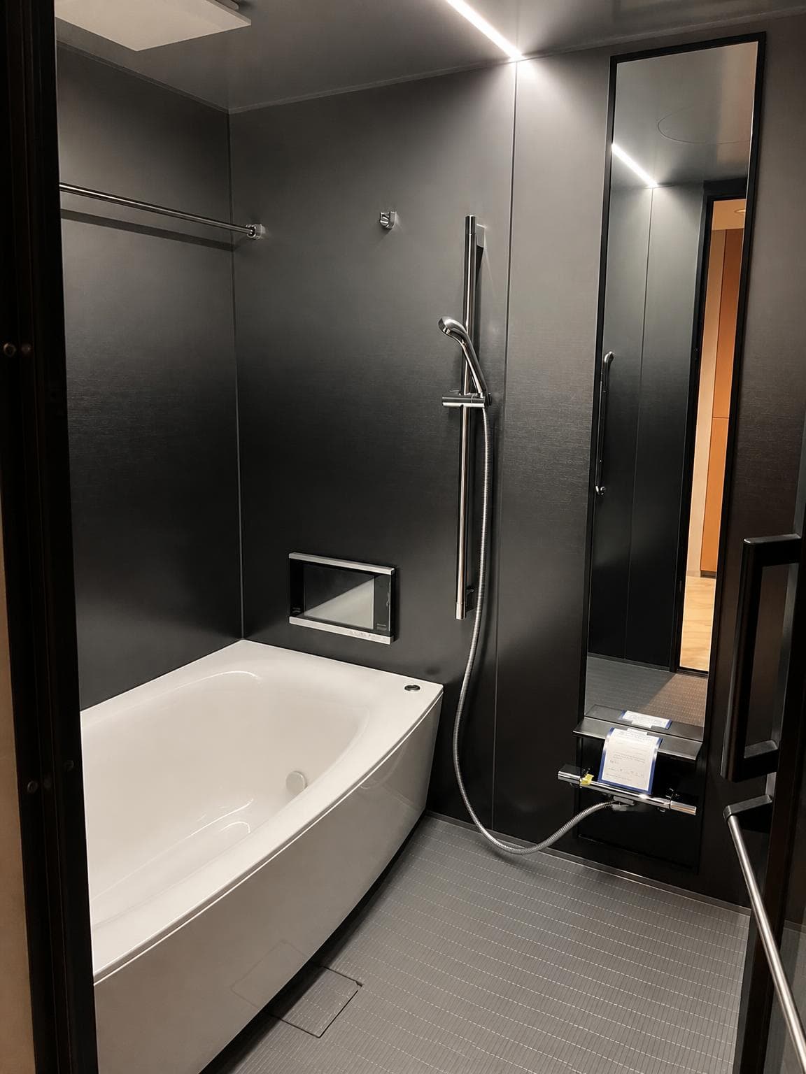 Luxury Tower Condo / 3LDK, Fukuoka City, Fukuoka photo 9