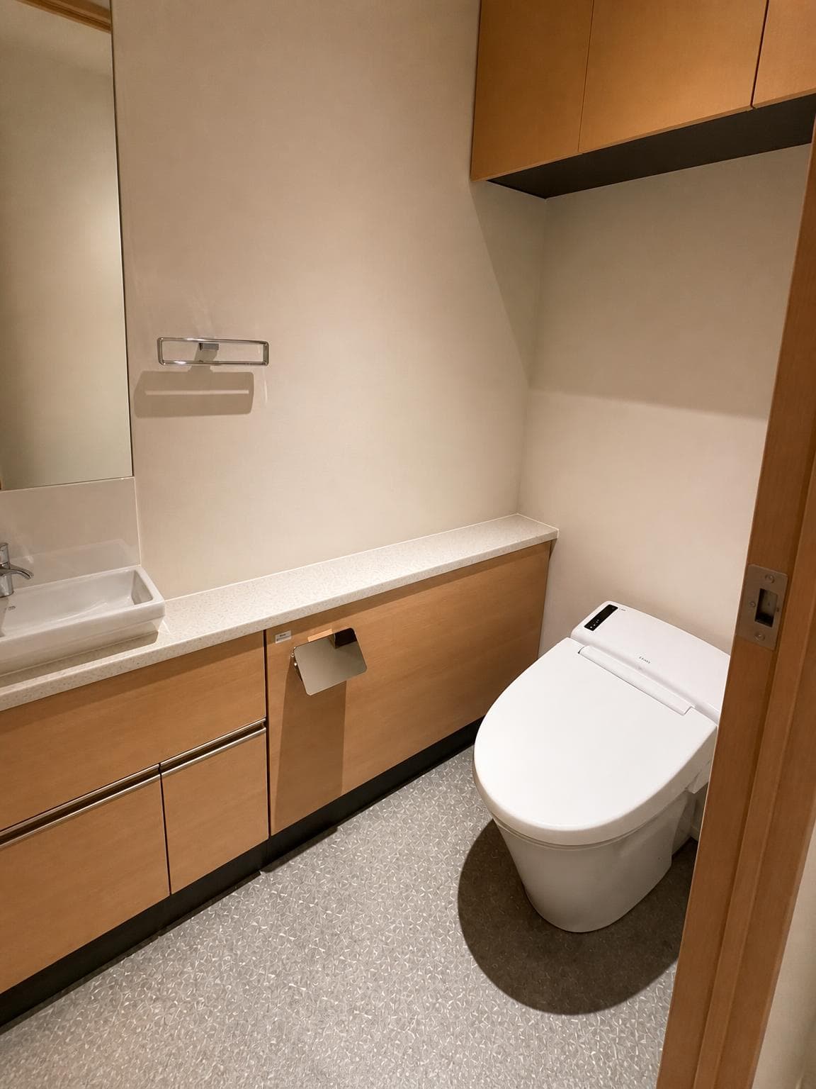 Luxury Tower Condo / 3LDK, Fukuoka City, Fukuoka photo 10