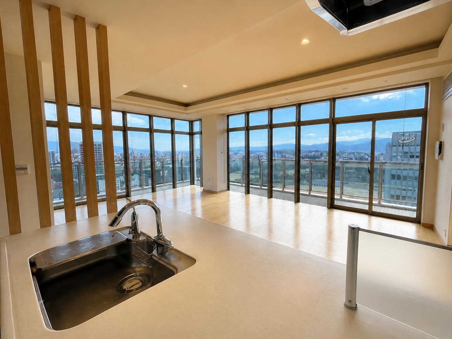 High-Rise Condo Unit / 3LDK, Chuo Ward, Fukuoka photo 3