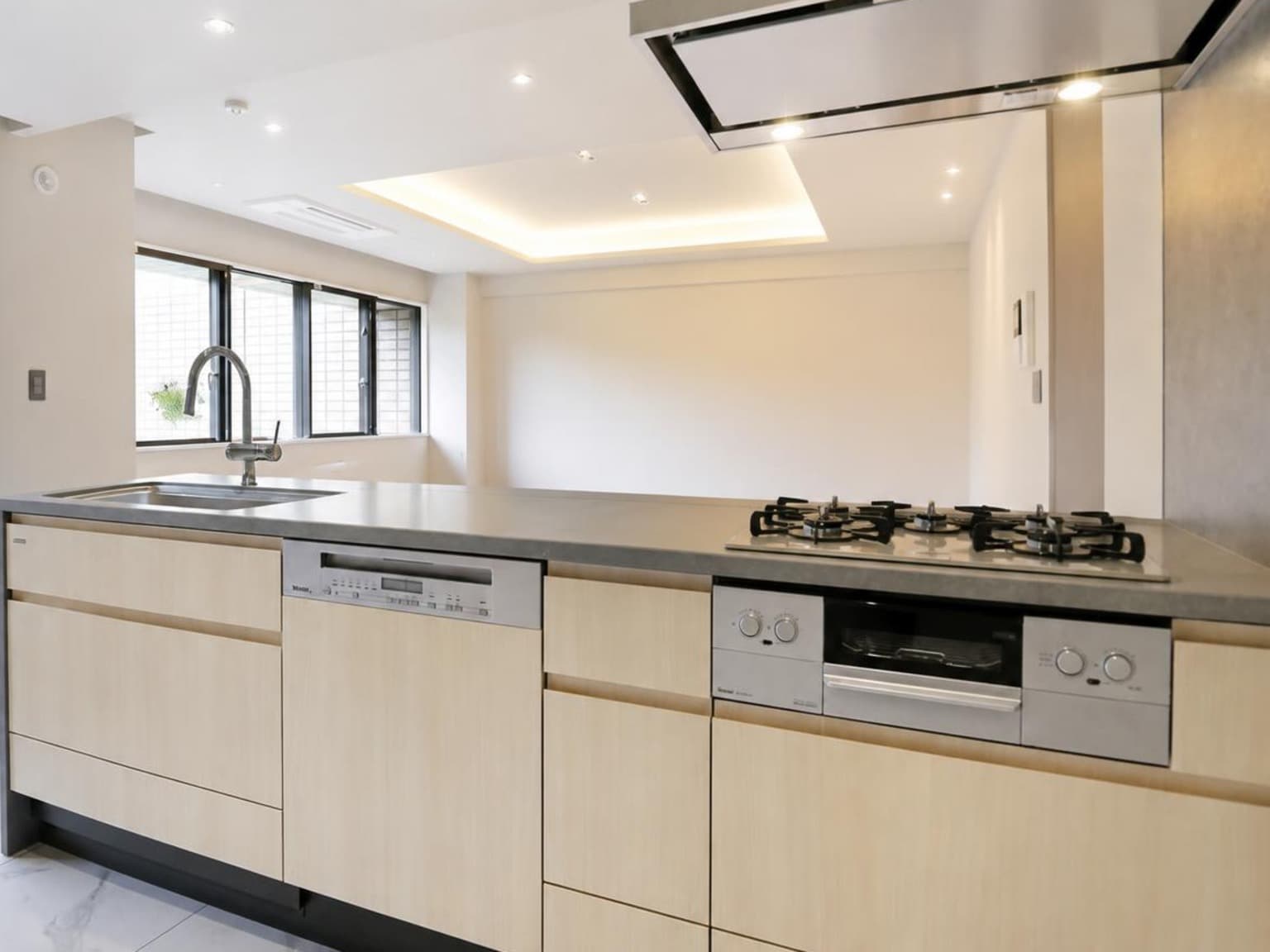 Hiroo Garden Hills – Renovated 2LDK Luxury Residence photo 3