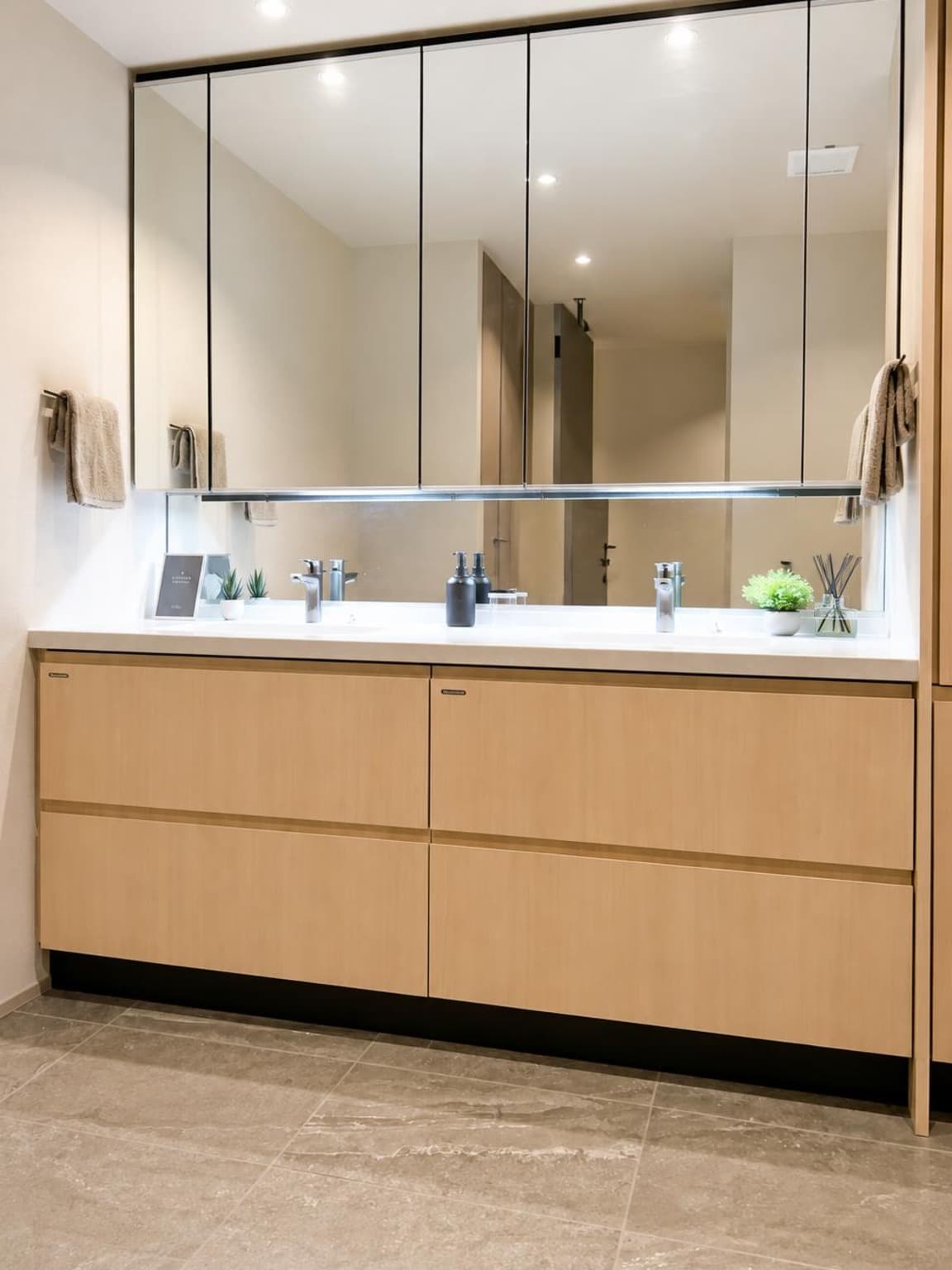 Hiroo Garden Hills – Renovated 2LDK Luxury Residence photo 4