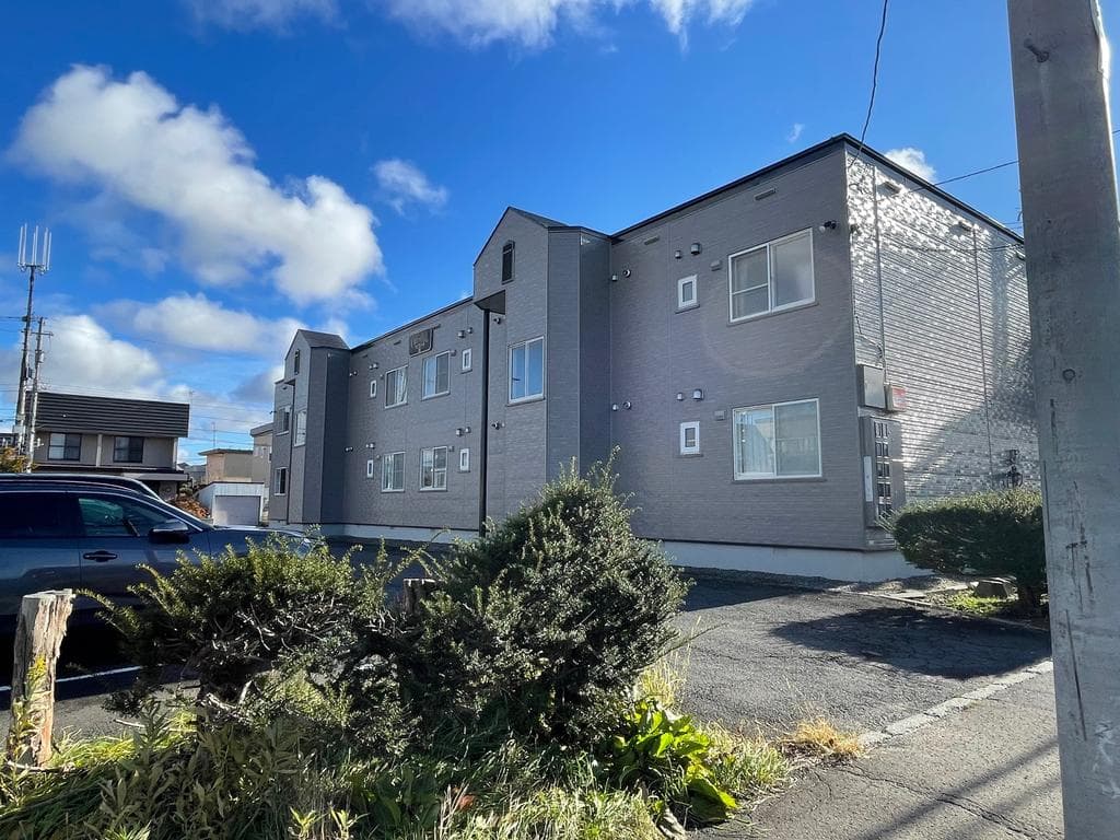 Atsubetsu-minami 6-chome / Three Apartment Buildings (24 Units), Sapporo photo 2
