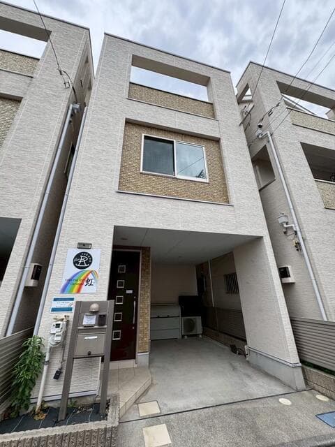 Oshiage / Renovated Ryokan (3-Storey House), Sumida