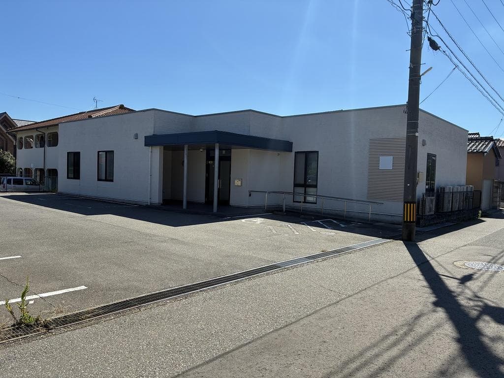 Uchinada Single-Storey Shop Building / Retail Shop, Uchinada photo