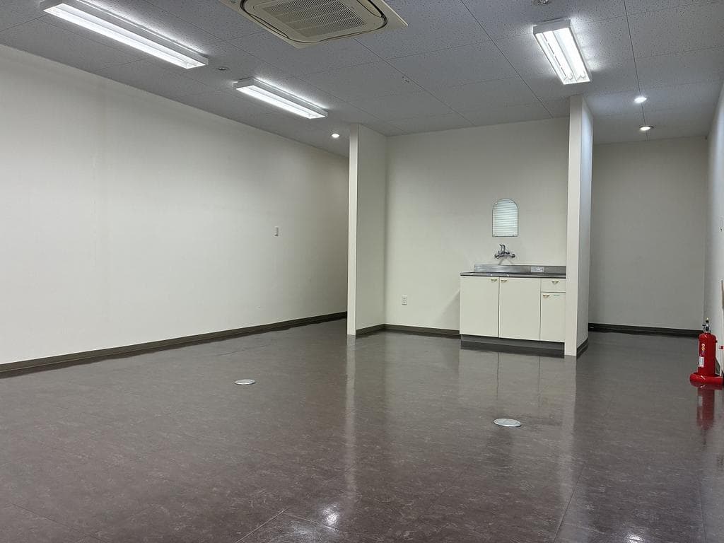 Uchinada Single-Storey Shop Building / Retail Shop, Uchinada photo 3