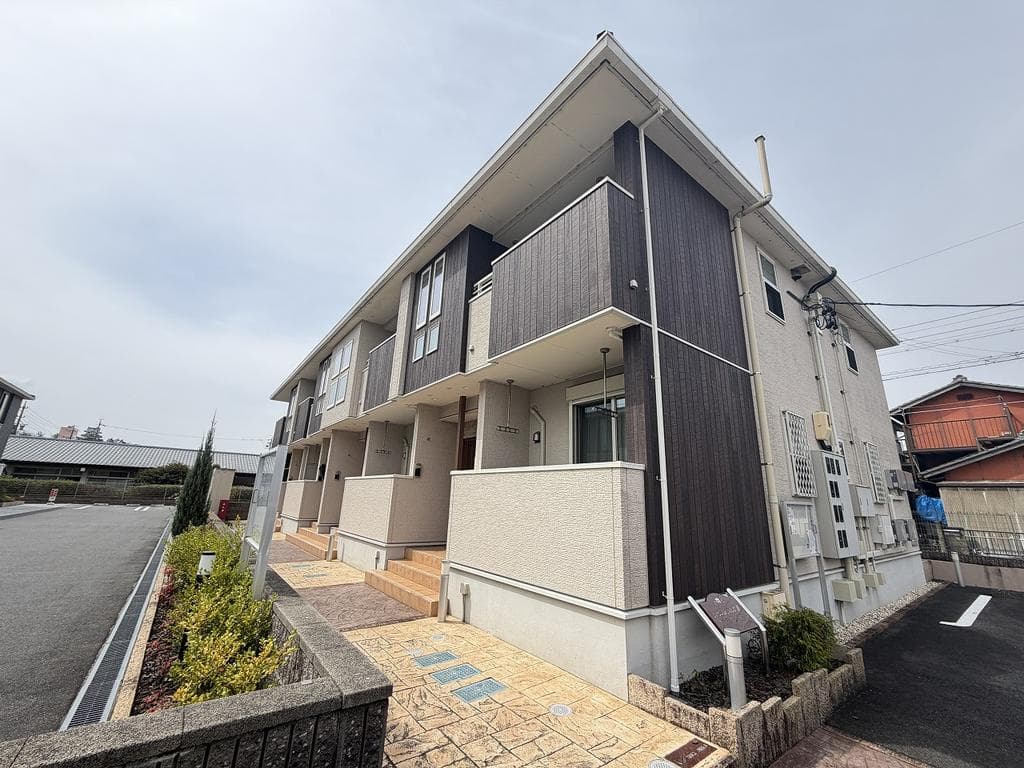 Heart Hill I, II & III / Three Apartment Buildings, Iga photo 2