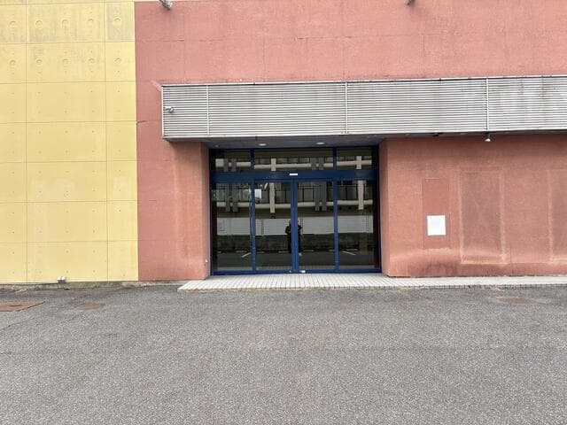 Former TSUTAYA Store, Sanjo-oji / Retail Building, Nara photo 2