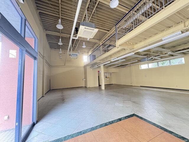 Former TSUTAYA Store, Sanjo-oji / Retail Building, Nara photo 3