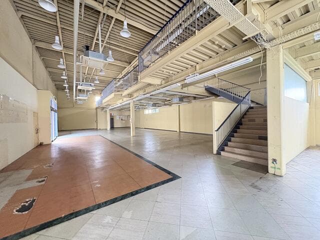 Former TSUTAYA Store, Sanjo-oji / Retail Building, Nara photo 6