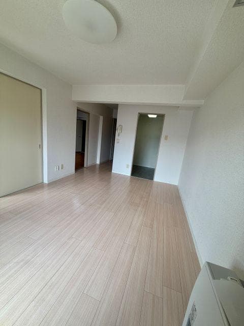 Royal Palace 23 / Apartment Building (23 Units), Ebetsu photo 3
