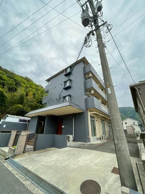 GRADO Kabe & GRADO Kabe Annex / Two Apartment Buildings, Hiroshima photo 3