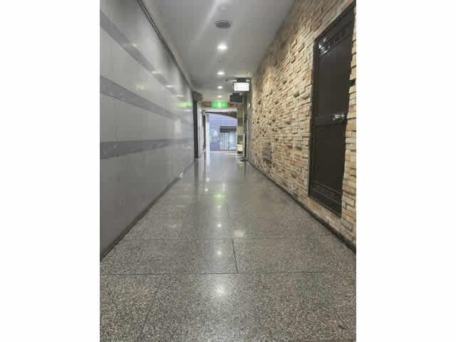 Oriental Building / Multi-Tenant Commercial Building, Kure photo 5