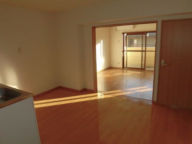 Otakamimachi / Whole Apartment Building, Takamatsu photo 3
