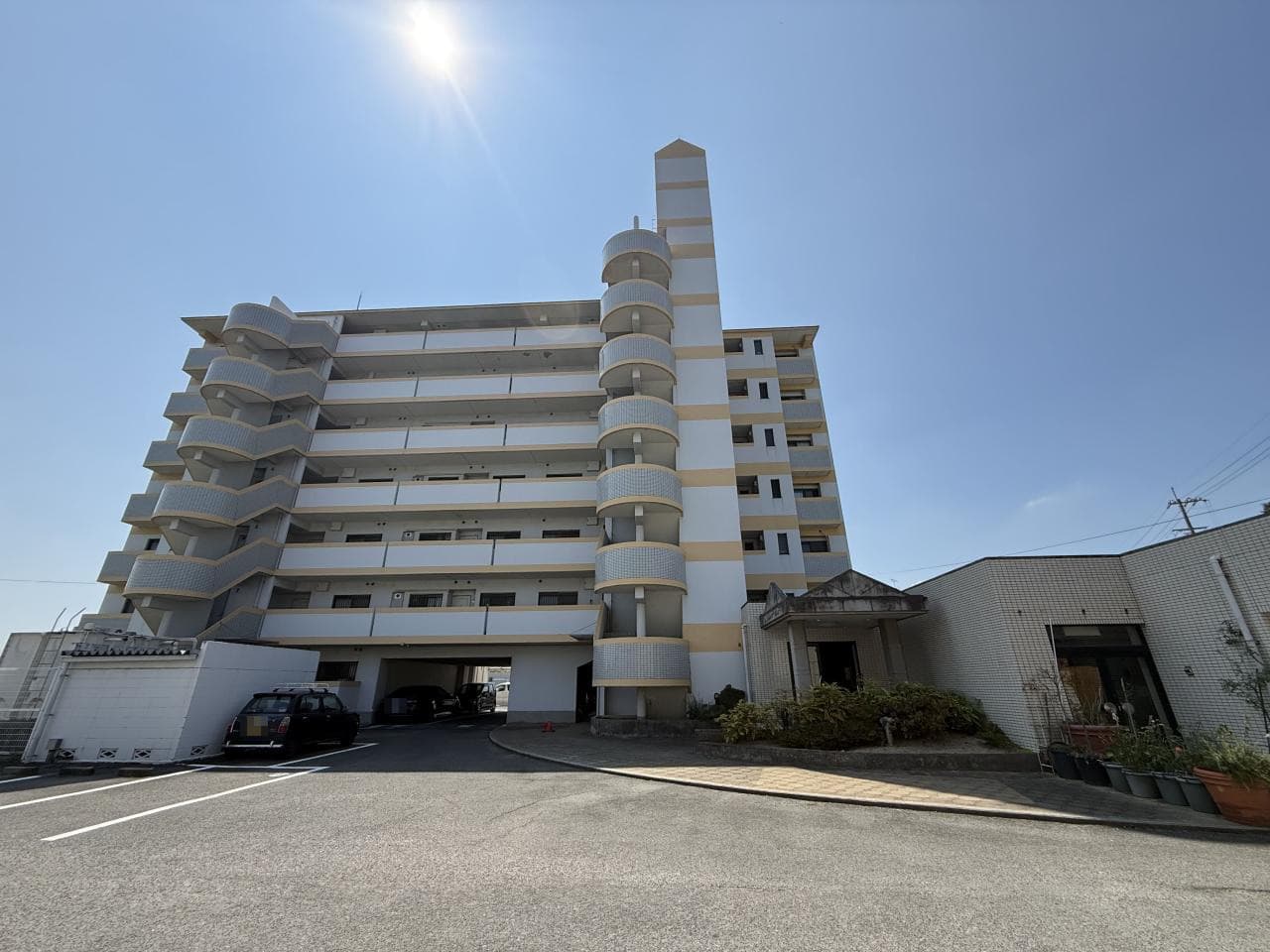 Royal Chateau Sanyo / Whole Apartment Building, Marugame photo