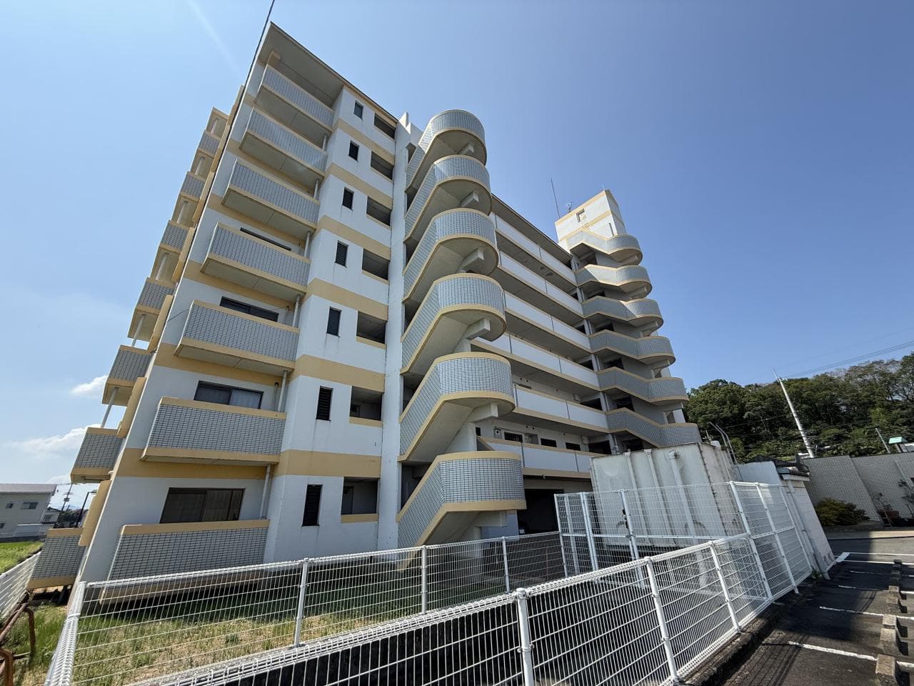 Royal Chateau Sanyo / Whole Apartment Building, Marugame photo 2