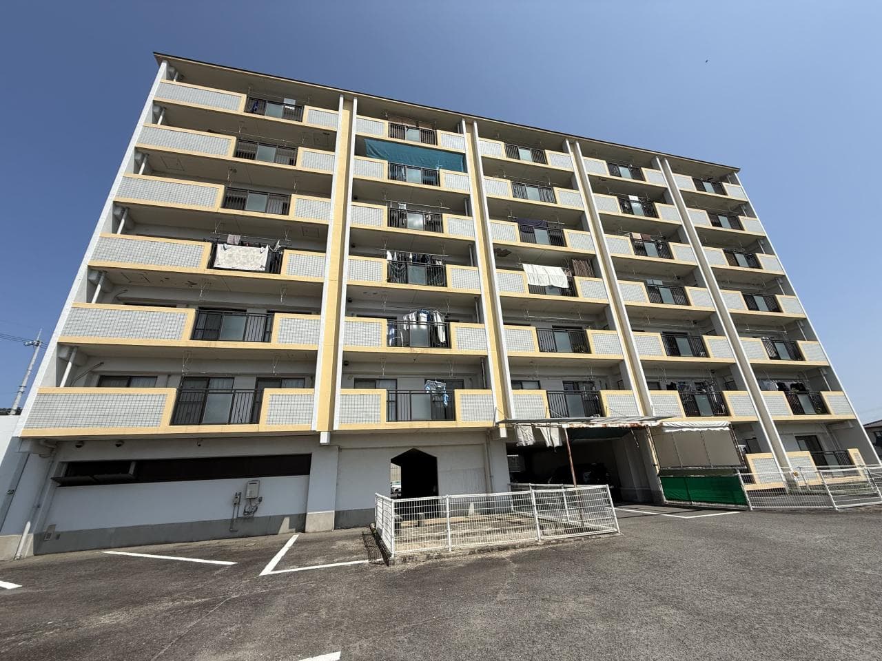 Royal Chateau Sanyo / Whole Apartment Building, Marugame photo 3