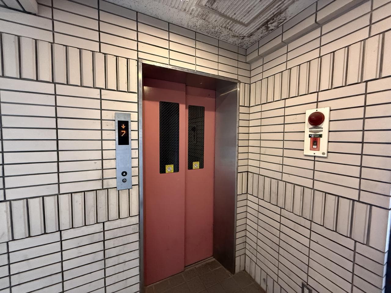 Royal Chateau Sanyo / Whole Apartment Building, Marugame photo 8
