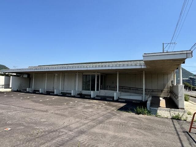 Former Clinic / Clinic Building with Two Residences, Utazu photo 2