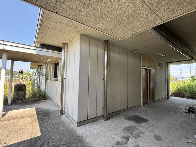 Former Clinic / Clinic Building with Two Residences, Utazu photo 5