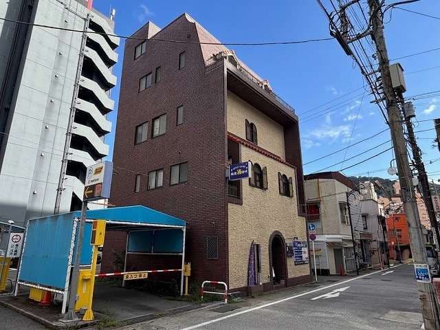 Nagisacho / 6LDK House with Ground-Floor Shop, Atami